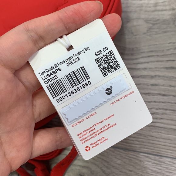 NWT💗🆕 Lululemon Future Legacy Crossbody Bag red - Picture 7 of 9